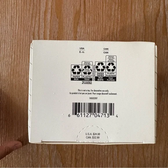 Hallmark Signature Series Festive Row House 2024 - Picture 4 of 8